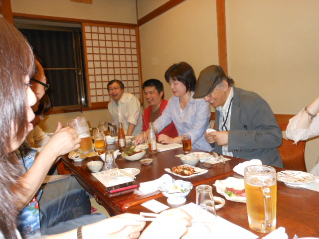岩崎正吾様を囲んでh24.5.27.JPG 岩崎正吾様を囲んでh24.5.27.JPG